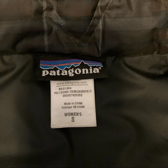 Patagonia Women's Down Filled Hooded Vest. Sz: Small - Picture 10 of 11